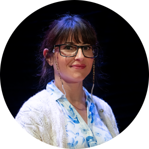 CLARA MERINO per la seua interpretació en l’obra Valèntia, representada per LA GRÀCIA DE MENTIR ARTS ESCÈNIQUES.